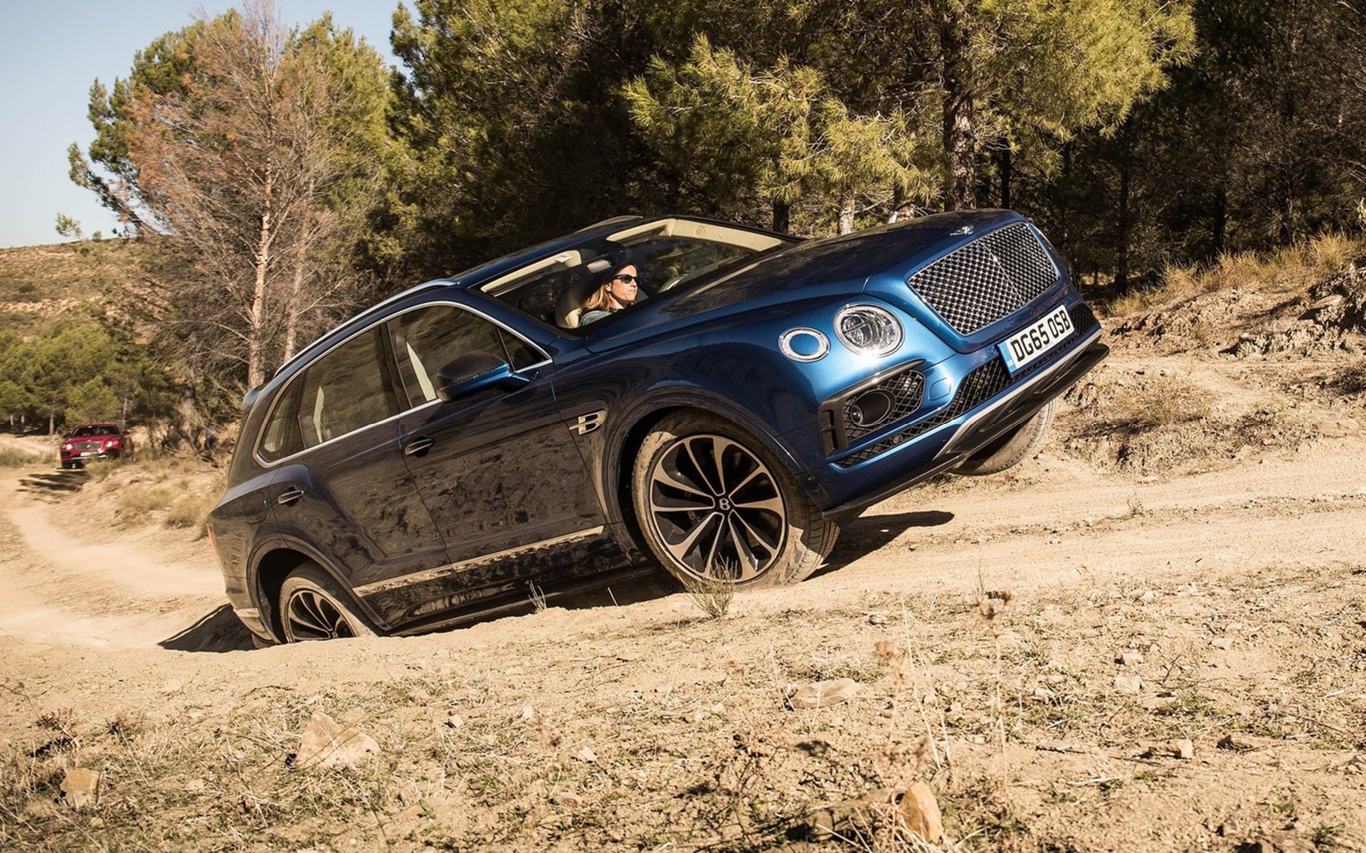 Αυτές είναι οι δυνατότητες του πολυτελούς SUV (video)