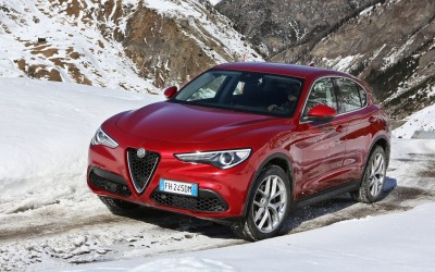 Η νέα Alfa Romeo Stelvio σε χιονισμένο τοπίο (video)