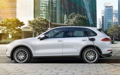 Η Porsche ετοιμάζει πανίσχυρη υβριδική Cayenne