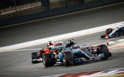 F1: Η Ferrari πιέζει την Mercedes και αυτή κάνει λάθη