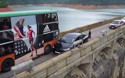 Μετά από πολλές περίεργες μανούβρες, τα κατάφερε! (video)