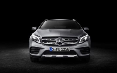 Πιο κοντά σε μια Mercedes-Benz