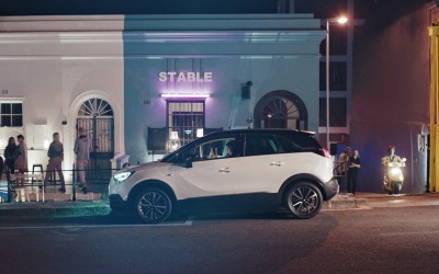 Όταν η κάμερα οπισθοπορείας «ξεσκεπάζει» την κόρη (vid)