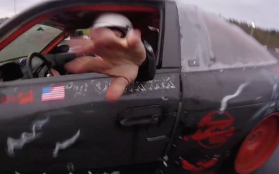 Άρπαξε την κάμερα από τον συνοδηγό καθώς… driftάρει (video)