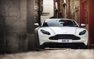 Η Aston Martin DB11 και με V8 (vid)