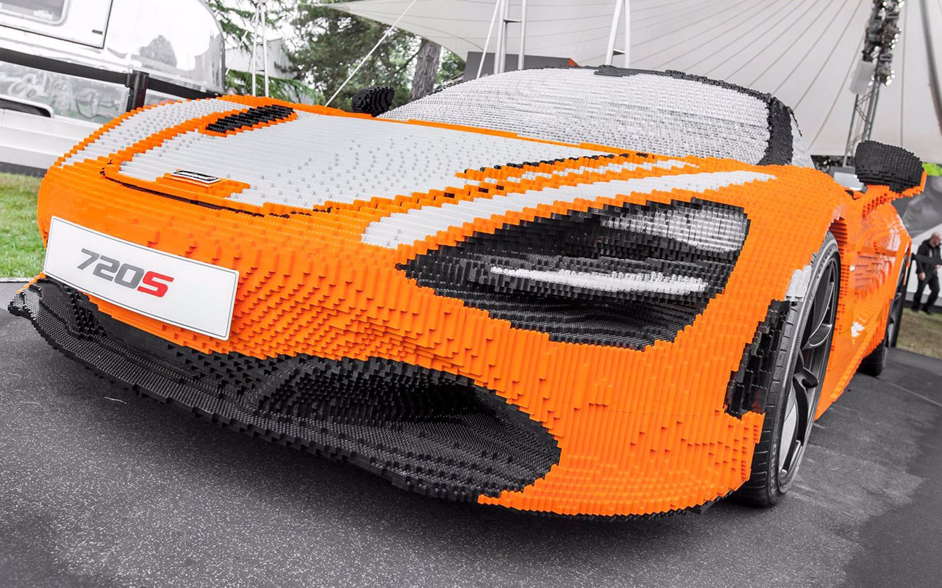 Από πόσα Lego τουβλάκια φτιάχτηκε αυτή η McLaren; (video)