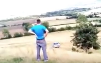 Αυτά συμβαίνουν όταν ξεχνάς το χειρόφρενο (video)