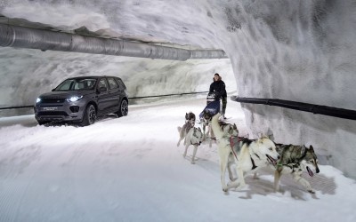 Το Discovery Sport σε κόντρα με έλκηθρο (vid)