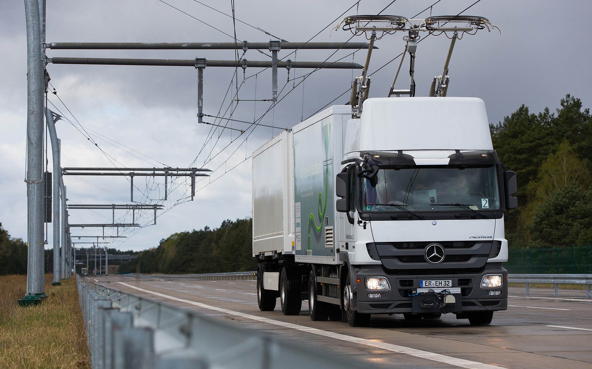 Τα φορτηγά θα γίνονται τρόλεϊ (vid)