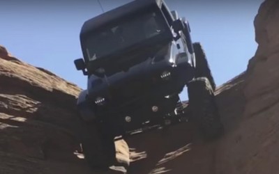 Ένα Jeep «αψηφά» τους νόμους της φυσικής (video)