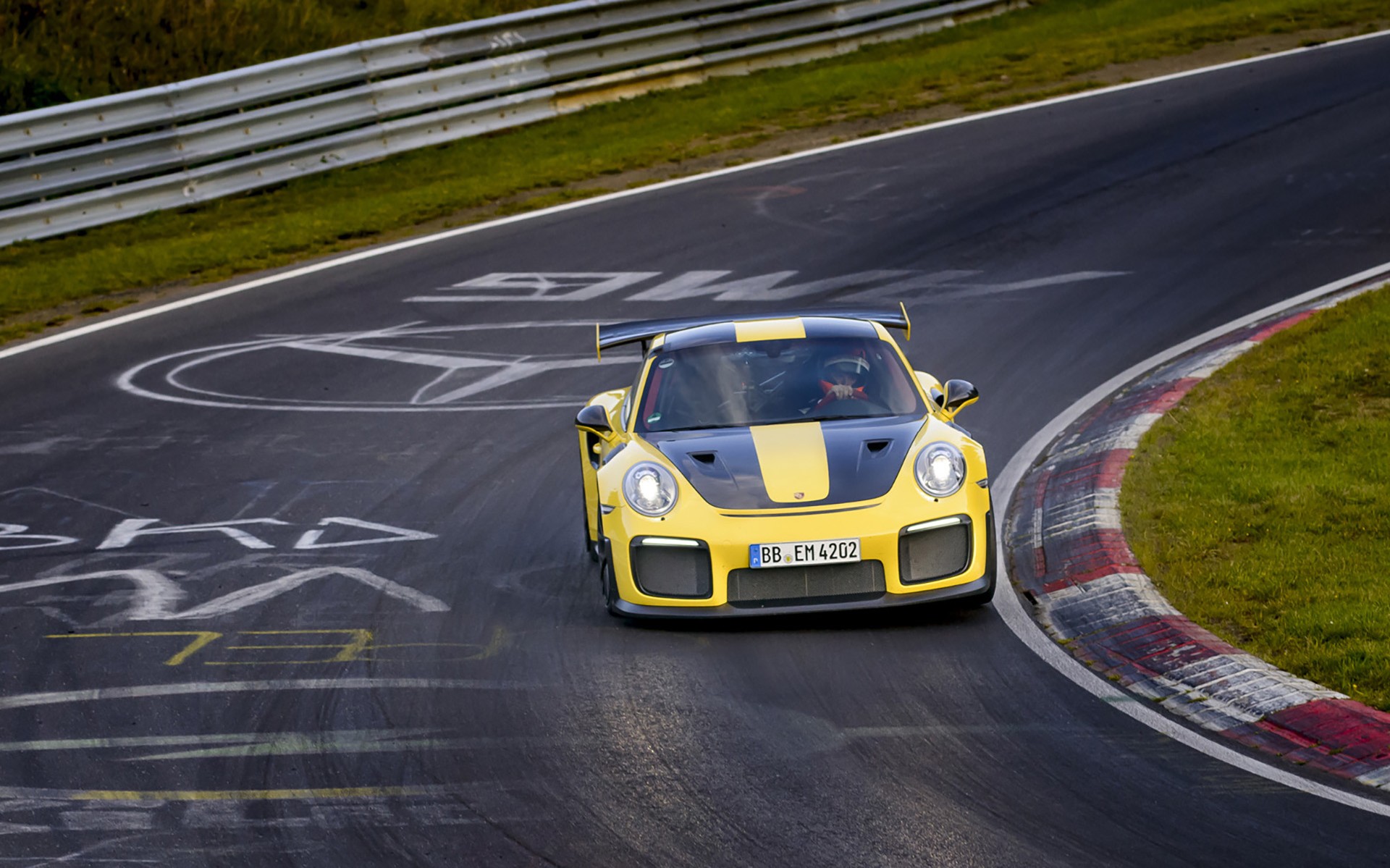 Το απόλυτο ρεκόρ στο Nurburgring από την Porsche (vid)
