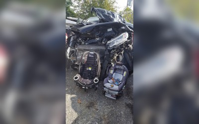 Μητέρα μας δείχνει τη σημασία των παιδικών καθισμάτων