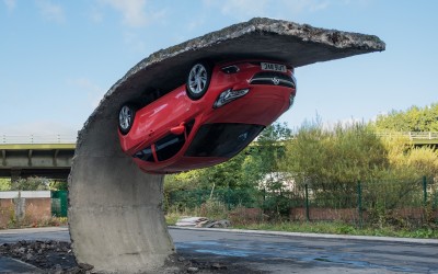Ένα Corsa που... ξεφλούδισε την άσφαλτο!