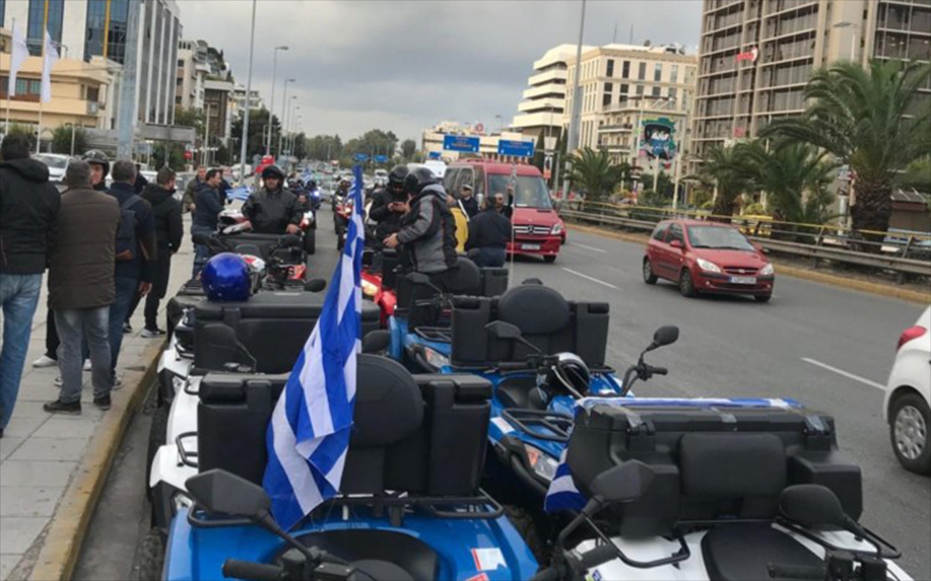 Γέμισε γουρούνες η Αθήνα (vid)