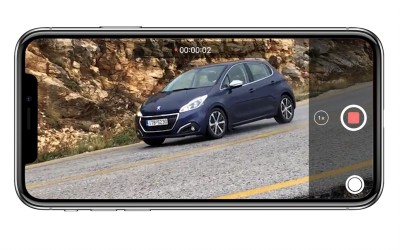 Όταν το Peugeot 208 συνάντησε το iPhone X (video)