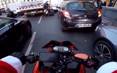 Άγιος Βασίλης με Kawasaki καταδιώκει οδηγό που χτύπησε πεζό! (vid)