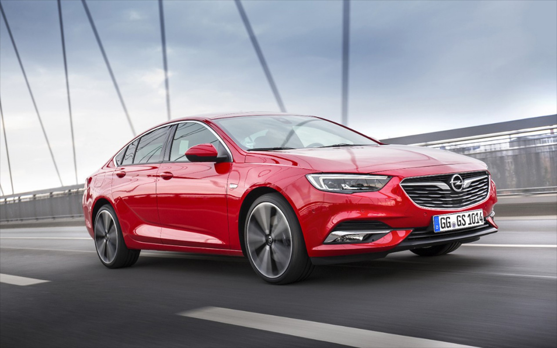 Τις 100.000 παραγγελίες έφθασε το νέο Insignia