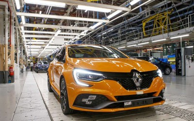 Το εργοστάσιο της Renault που έχει κατασκευάσει 7 εκατ. αυτοκίνητα (vid)