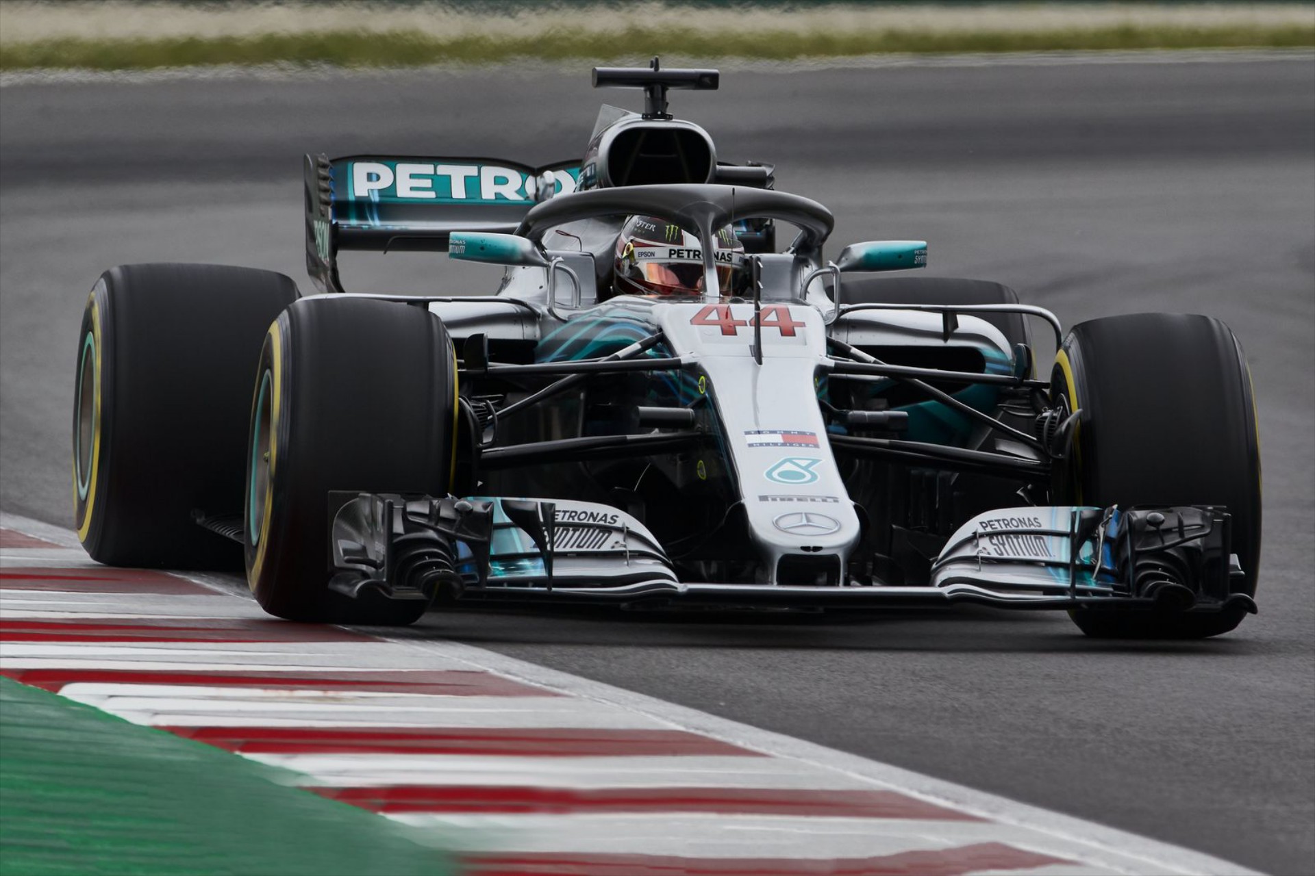 F1: Εύκολο απόγευμα για τον Lewis Hamilton