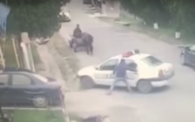 Αστυνομικός ξεχνάει το… χειρόφρενο! (video)