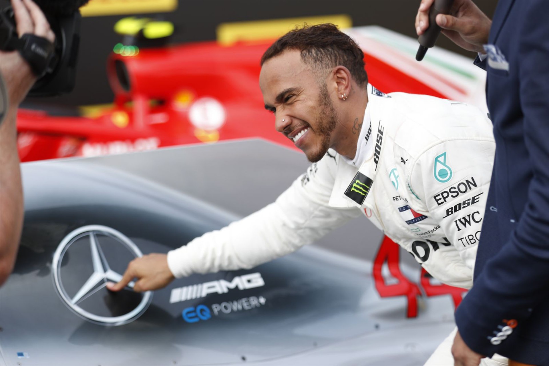 F1: Για 2 χρόνια ακόμα στην Mercedes ο Hamilton