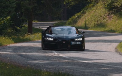 Ποιος είπε ότι η Bugatti Chiron δεν στρίβει; (video)