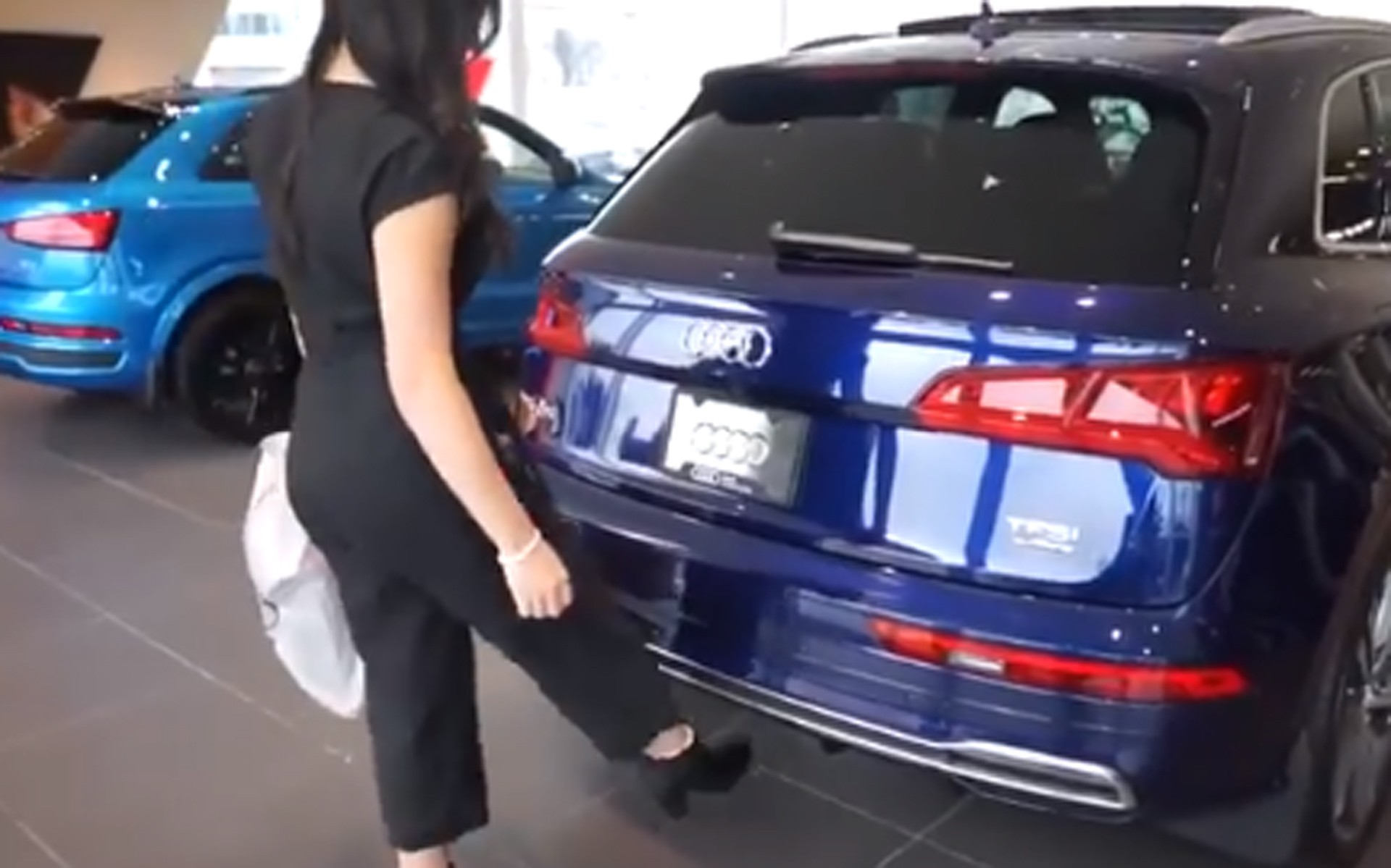 «Κλοτσιά» θέλει το ένα, κλοτσιά θέλει και το άλλο! (video)