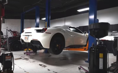 Κάνε μόνος σου αλλαγή λαδιών σε Ferrari 488 Spider (video)