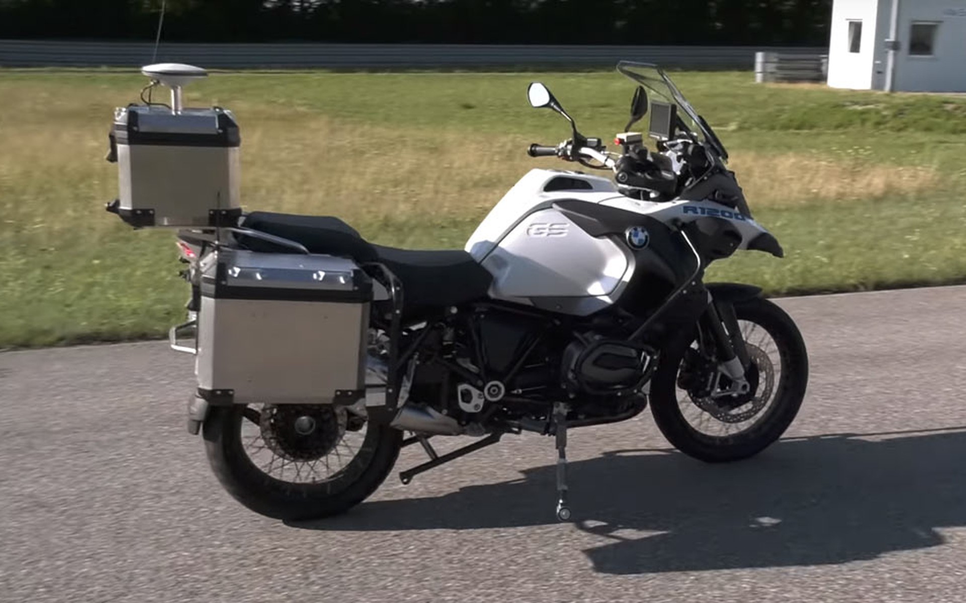 Η μοτοσικλέτα της BMW που πάει μόνη της (video)