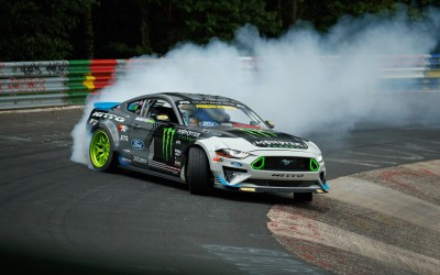 Μόνο στο πλάι με Mustang 900 ίππων! (vid)