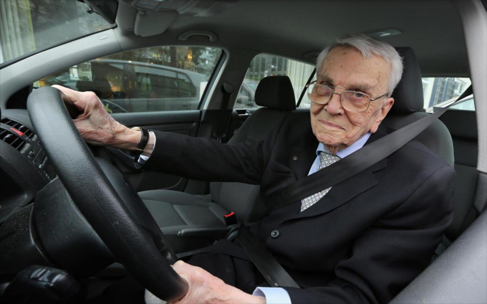 Πώς θα συνεχίσετε να οδηγείτε αν είστε άνω των 74 ετών