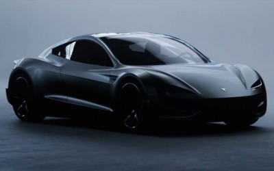 Η εκπληκτική σιλουέτα του Tesla Roadster (video)