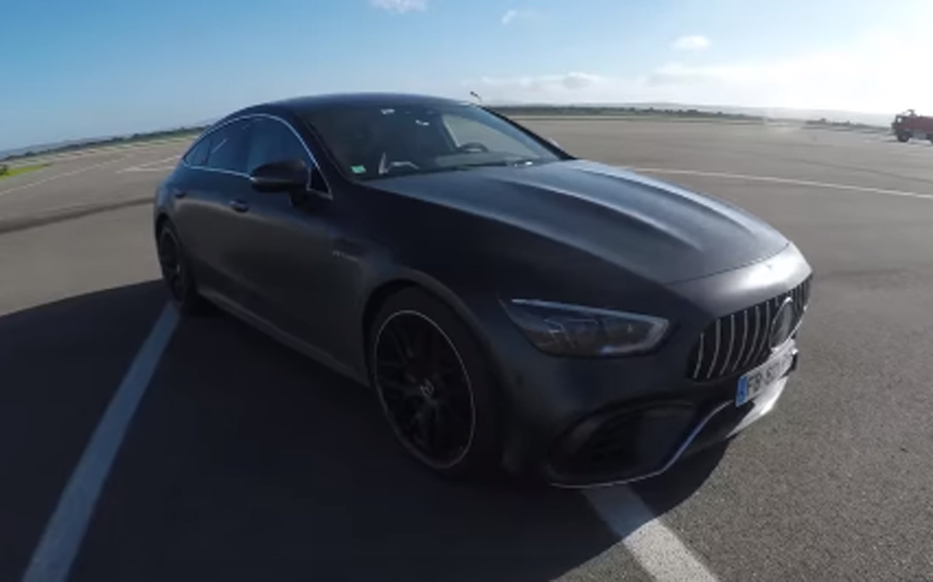 «Διαστημική» επιτάχυνση του 4θυρου supercar της Mercedes-Benz (vid)