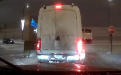 Η ανεκτίμητη συμπεριφορά του οδηγού πριν το τρακάρισμα (video)