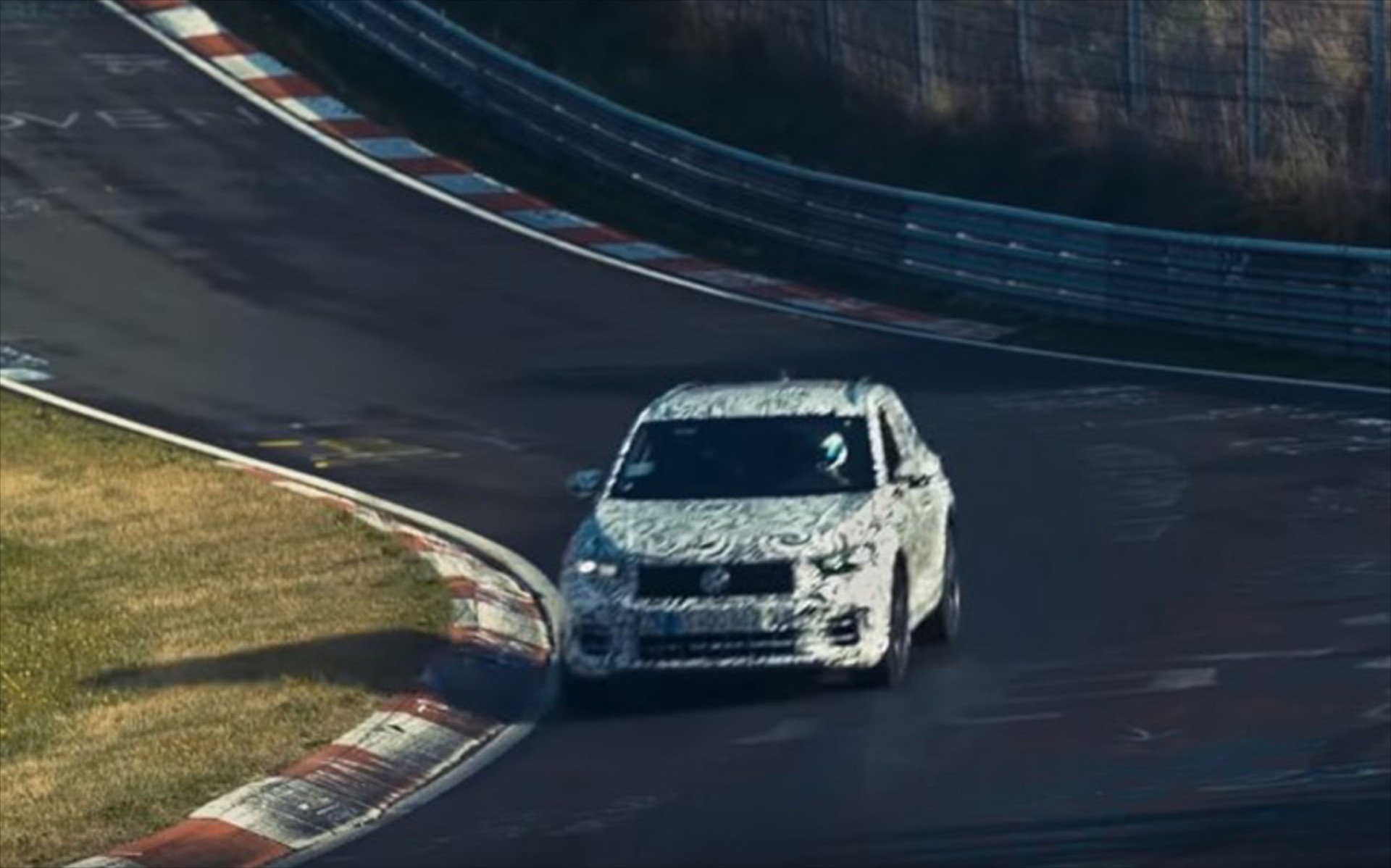 Ο Solberg δοκιμάζει το Volkswagen T Roc R στο Nurburgring! (vid)
