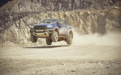 “Πετάει” και στην Ελλάδα το νέο Ford Ranger Raptor (vid)