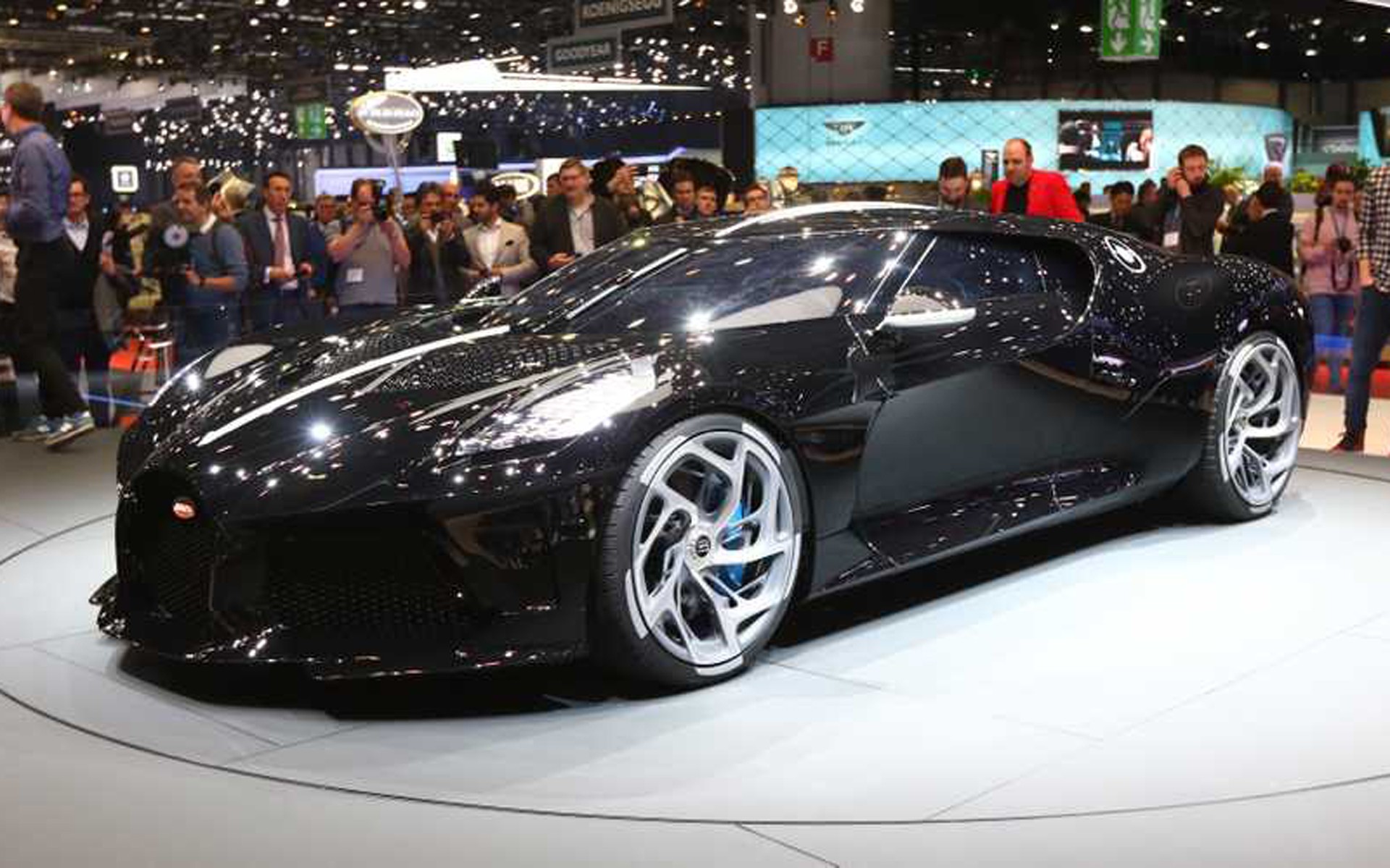 2,5 χρόνια για να παραδοθεί η Bugatti Chiron «La Voiture Noire»