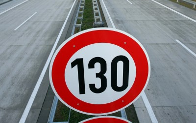 Υποχρεωτικός ο περιοριστής ταχύτητας σε όλη την Ευρώπη από το 2022