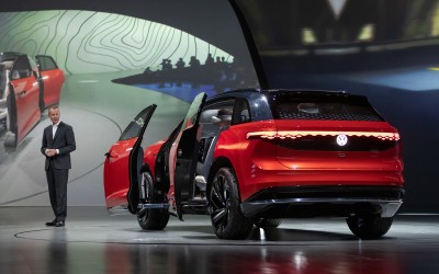 Volkswagen ID. Roomzz: Το μεγάλο ηλεκτρικό SUV έρχεται το 2021 (vid)