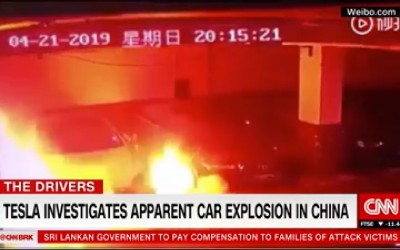 «Κόκκινος συναγερμός» στην Tesla μετά από έκρηξη ενός Model S (video)