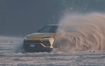 Lamborghini Urus στην άμμο με… λάθος πρόγραμμα (video)