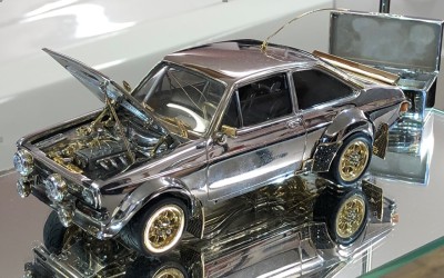 Ένα Ford Escort Mk2 φτιαγμένο από χρυσό, διαμάντια και ασήμι! (vid)