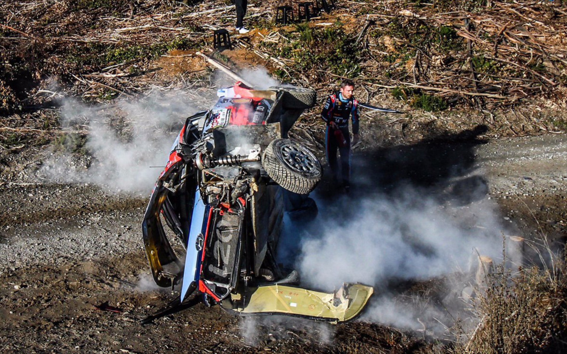 Και όμως βγήκαν σώοι! (vid)