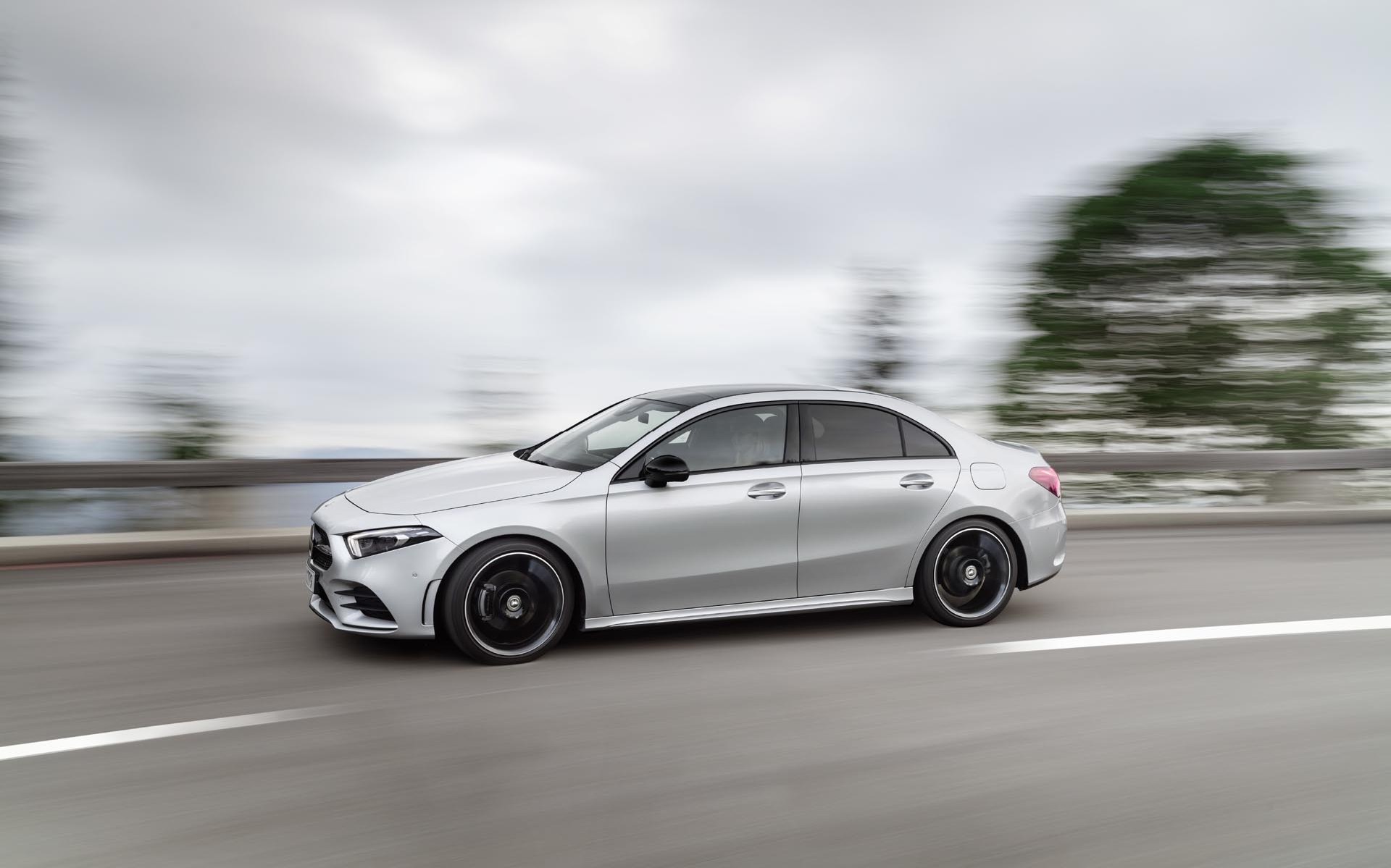 Νέα βασική έκδοση της A-Class Sedan με 28.300 ευρώ