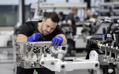 2λιτρος κινητήρας με 421 ίππους! Από ποιον; (vid)