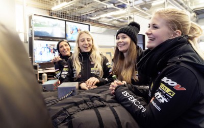 Μια ομάδα σούπερ κοριτσιών στις “24 ώρες του Nurburgring” (video)