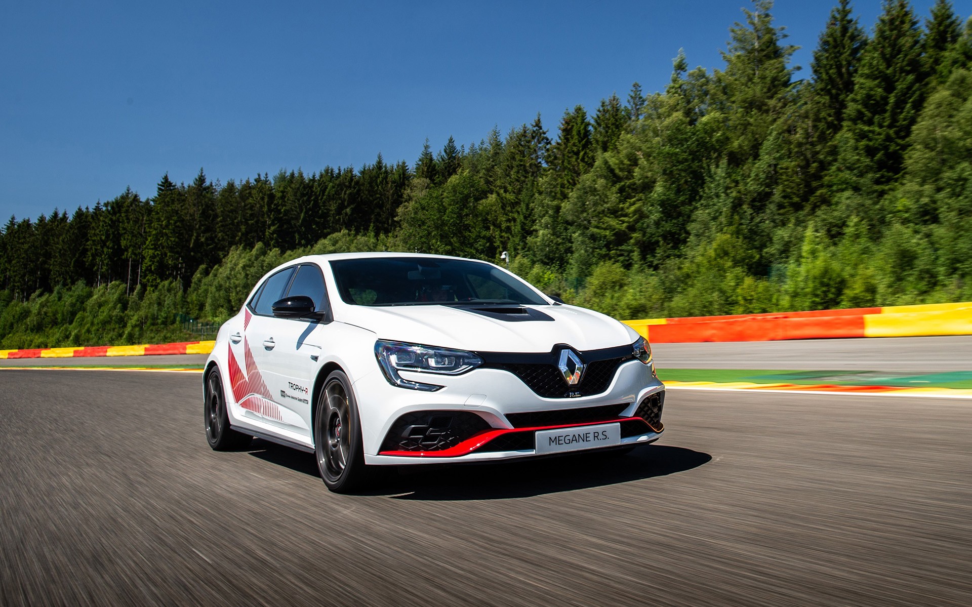 Renault Megane R.S Trophy- R: “Ισοπεδώνει” κάθε ρεκόρ 