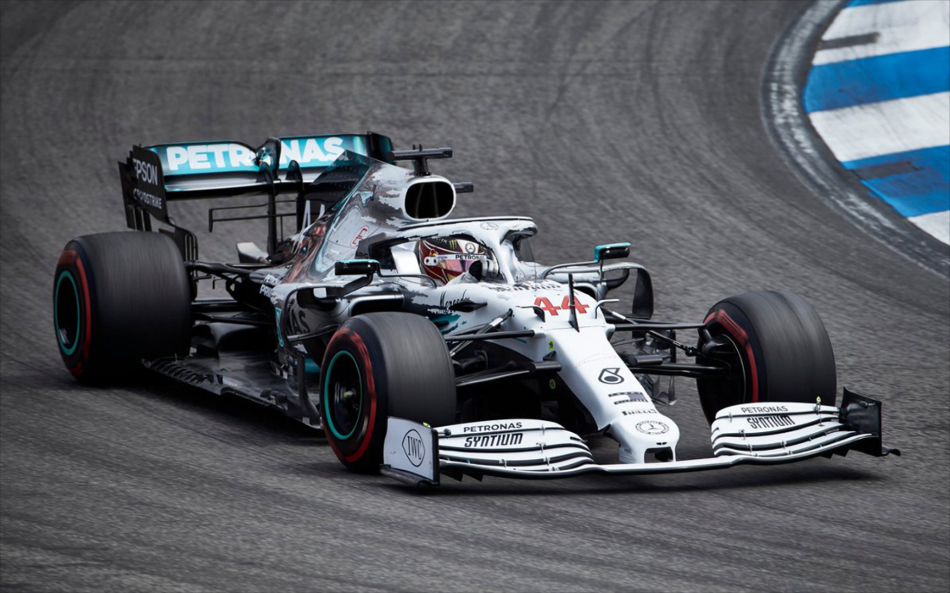 Γερμανικό GP: Pole για τον Hamilton, νέα απογοήτευση για Ferrari