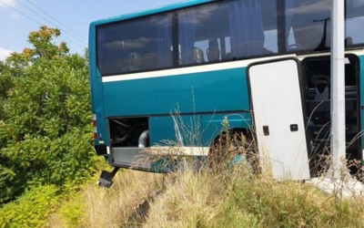 Λεωφορείο του ΚΤΕΛ Κέρκυρας παραλίγο να πέσει σε γκρεμό (video)