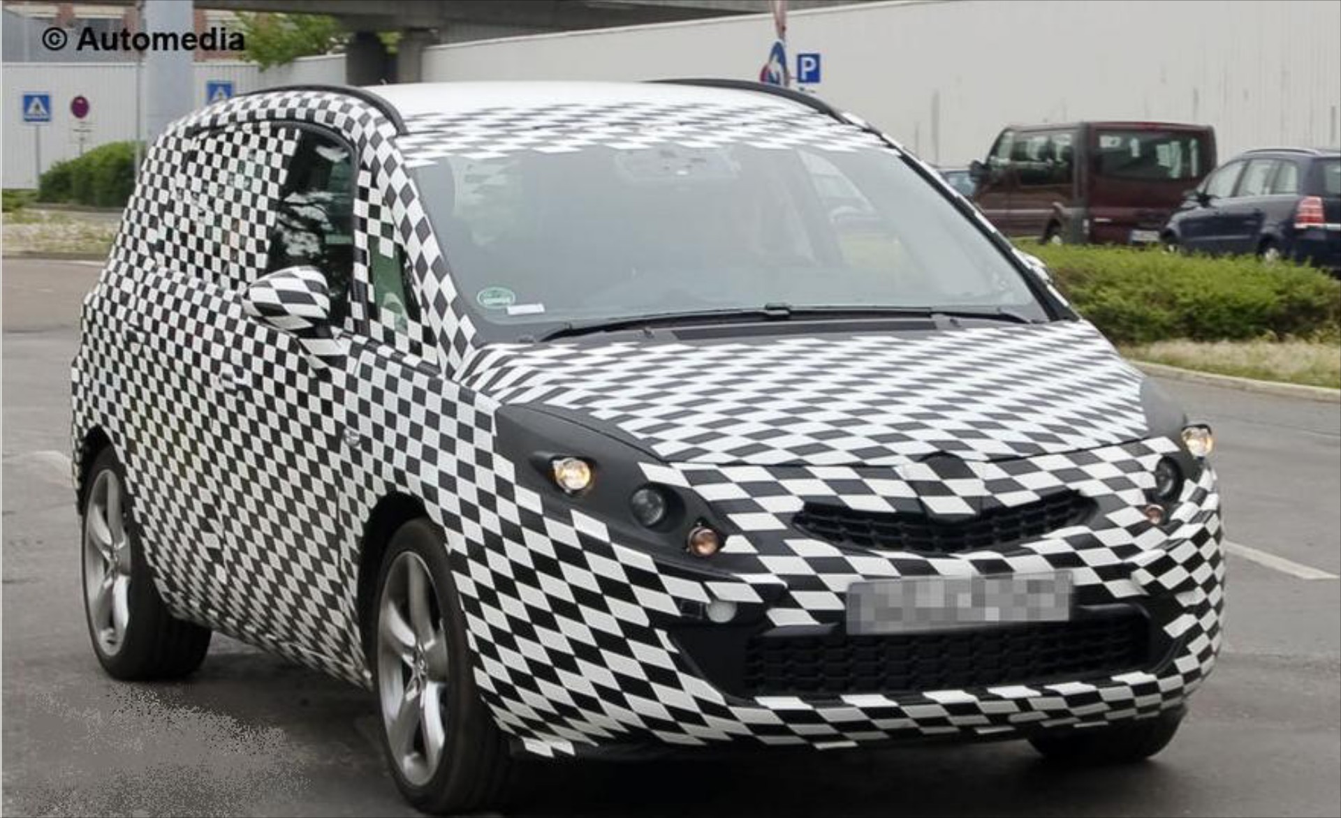 Πρώτες εικόνες του Opel Zafira

